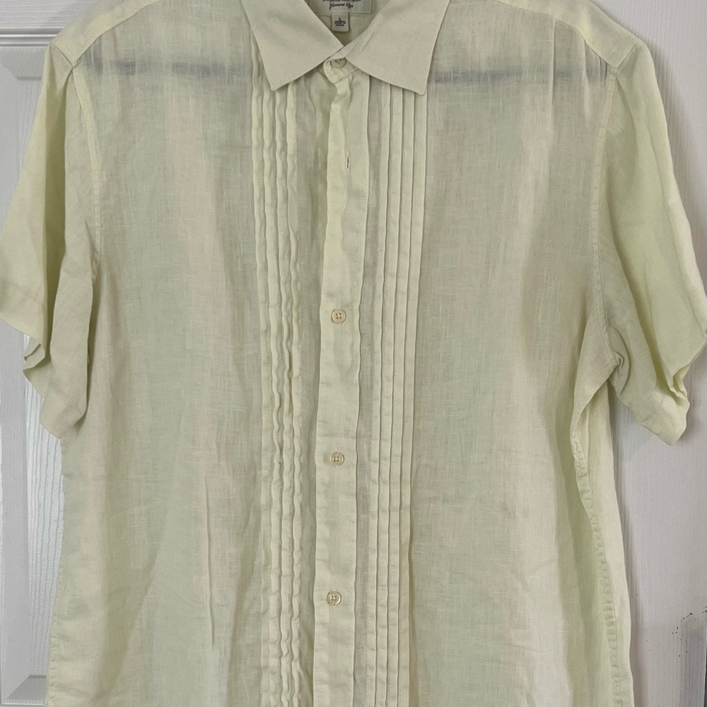 Banana Republic Men's Cream Casual Button Down Shirt with Pintucks L size